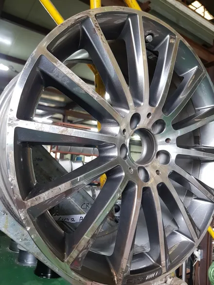 원조[부산휠복원][부산휠수리][부산중고휠] 벤츠S350 20인치 마차휠 대략난감 휠수리/휠복원/다야컷팅 재생하기 / 부산 기장군