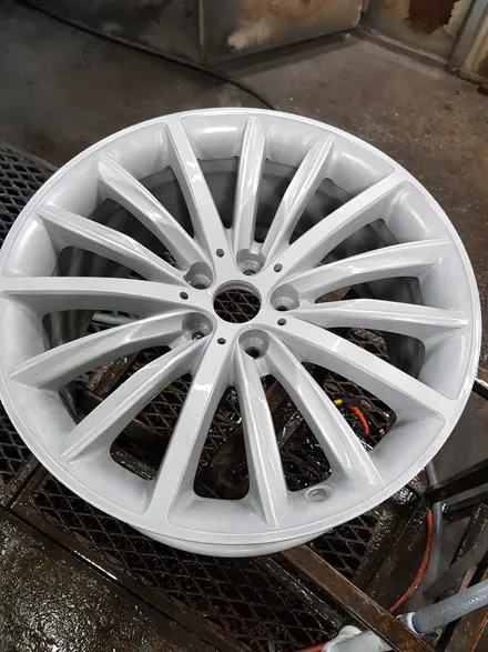 [원조][부산휠수리][부산휠복원]}부산중고휠]BMW G30 530i 럭셔리19인치 주차상처 휠수리/휠복원/다야몬드컷팅 재생 / 부산 기장군