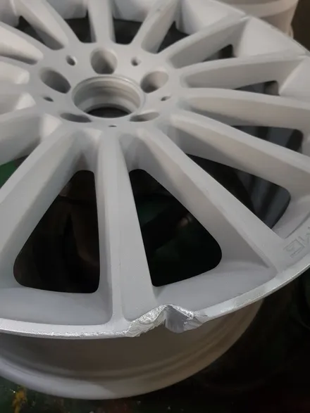 원조[부산휠복원][부산휠수리]벤츠 C200Amg 19인치 주차상처 휠수리 휠복원 다야컷팅 재생하기! / 부산 기장군