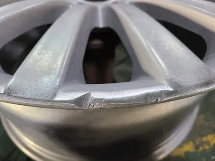 원조[부산휠복원] BMW 740 순정휠 주차상처 휠복원 휠수리 휠도색 작업! / 부산 기장군
