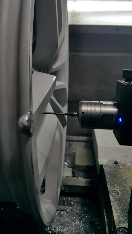 원조[부산휠복원][부산휠수리]아우디 SQ5 21인치 주차상처 용접가공 도장 다야컷팅 작업 / 부산 기장군