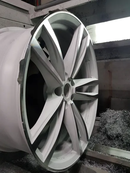 [부산휠수리][부산휠복원][부산중고휠]BMW G시리즈730M팩휠 주차상처 다야컷팅복원 / 부산 기장군
