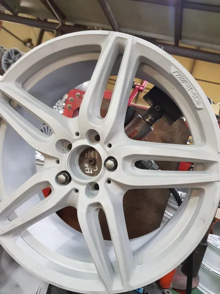 [원조][부산휠복원][부산휠수리][부산중고휠]벤츠신형E350AMG 19인치 주차상처 휠수리/휠복원/다야컷팅재생! / 부산 기장군