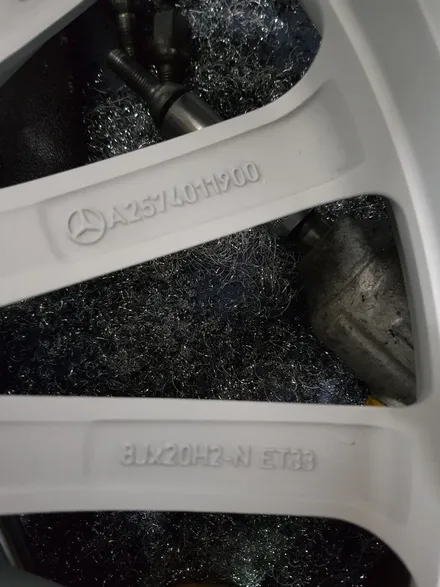 원조[부산휠복원][부산휠수리] [부산휠도색][부산중고휠]벤츠신형 CLS400amg 20인치 주차상처 휠수리/휠복원/다야컷팅 재생! / 부산 기장군