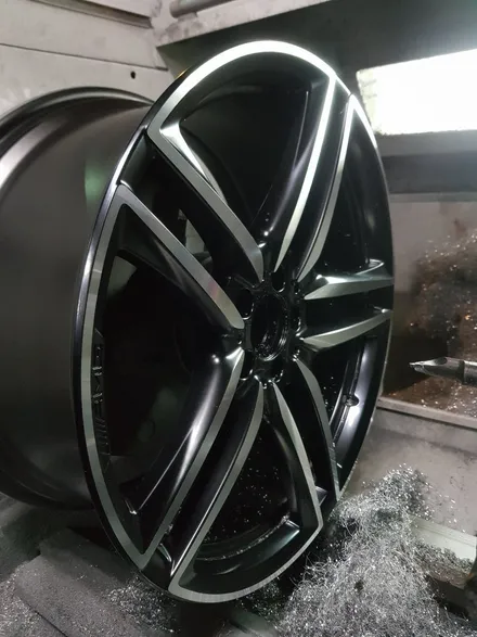 원조[부산휠복원][부산휠수리] 벤츠E63amg 20인치 주차상처 휠수리 휠복원 다야컷팅재생! / 부산 기장군