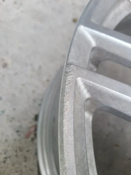 [부산휠복원]벤츠S63 AMG 20인치 단조 포밍휠 주차상처 주차기스 휠수리 휠복원 휠도색 작업 비용은? / 부산 기장군