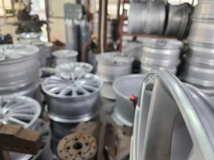 원조[부산휠복원] 벤츠 E400 AMG 휠굴절 핸들떨림 차체떨림 휠바란스교정 / 부산 기장군