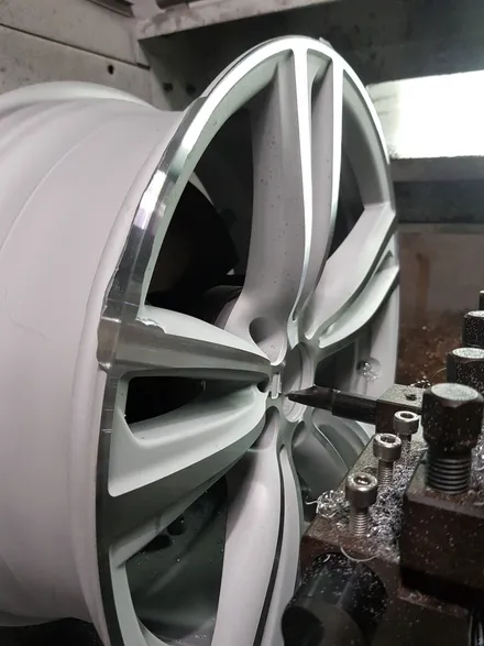 [원조][부산휠복원][부산휠수리][부산휠도색][부산중고휠] BMW442M 19인치 휠수리/휠복원/다야컷팅재생 / 부산 기장군