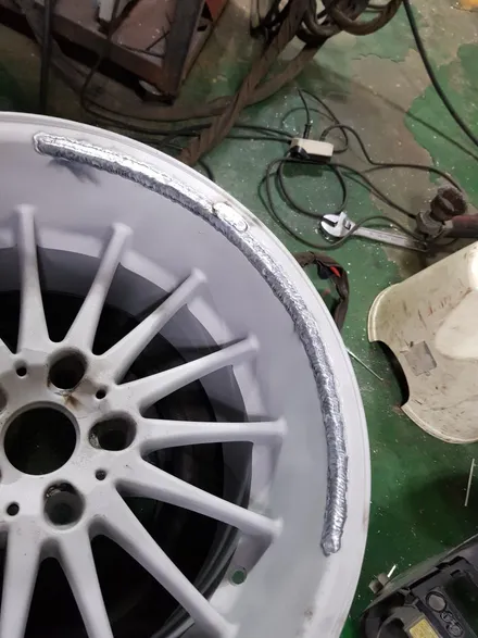 원조[부산휠수리][부산휠복원]BMW 사외품 대략난감 사고건휠수리/휠복원! / 부산 기장군