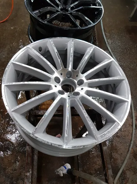 원조[부산휠복원][부산휠수리] [부산휠도색][부산중고휠]벤츠신형 CLS400amg 20인치 주차상처 휠수리/휠복원/다야컷팅 재생! / 부산 기장군