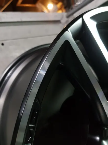 원조[부산휠복원][부산휠수리] 벤츠E63amg 20인치 주차상처 휠수리 휠복원 다야컷팅재생! / 부산 기장군