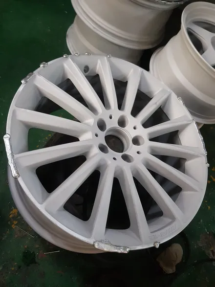 원조[부산휠복원][부산휠수리]벤츠 C200Amg 19인치 주차상처 휠수리 휠복원 다야컷팅 재생하기! / 부산 기장군