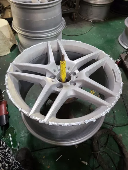 벤츠S400AMG 19인치 주차상처 휠수리 휠복원 휠도색 다야컷팅 재생하기! / 부산 기장군