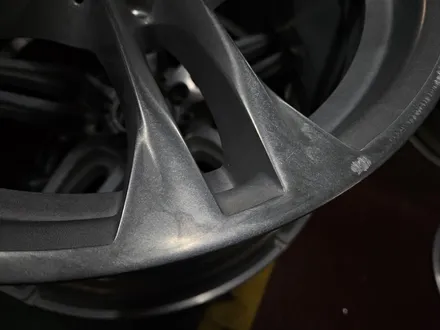 원조[부산휠복원] BMW F바디 613M 18인치 순정휠 주차상처 휠수리 휠복원 휠도색 작업! / 부산 기장군