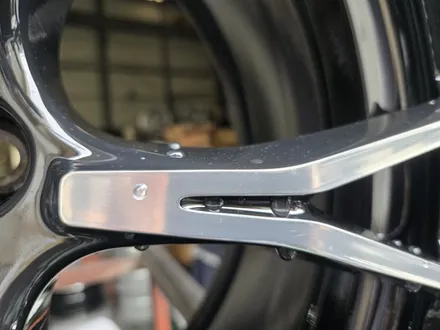 원조[부산 휠 복원] BMW M5 20인치 단조 휠 연마 휠 복원 작업! / 부산 기장군