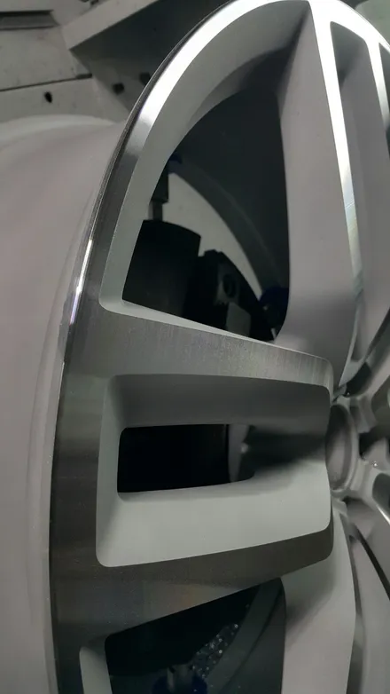 원조[부산휠복원][부산휠수리]아우디 SQ5 21인치 주차상처 용접가공 도장 다야컷팅 작업 / 부산 기장군