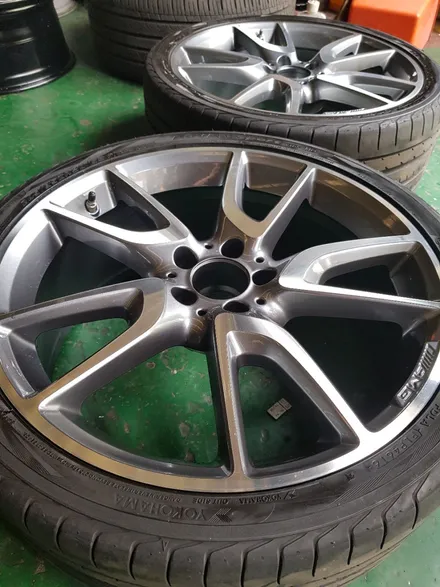 [부산휠복원][부산중고휠][벤츠중고휠][부산휠수리]벤츠E45AMG 20인치 주차상처 휠수리 다야컷팅 휠복원 / 부산 기장군