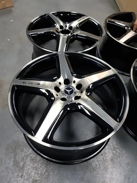 [원조][부산휠복원][부산휠수리][부산휠도색][벤츠중고휠] S63amg 20인치 주차상처 휠수리/휠복원/블랙폴리쉬 다야컷팅 리폼작업! / 부산 기장군
