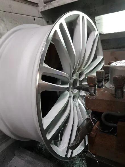 [원조][부산휠복원][부산휠수리][부산중고휠]BMW G30 664M 19인치 주차상처 휠수리-휠복원-다야몬드컷팅 재생하기 / 부산 기장군