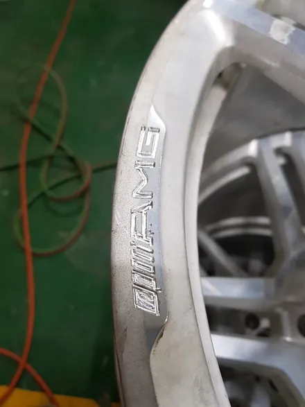 원조[부산휠복원][부산휠수리] [벤츠휠복원.[벤츠휠수리]벤츠w221-S63amg 20인치 단조 포밍휠 주차상처 휠수리/휠복원/다야컷팅재생! / 부산 기장군