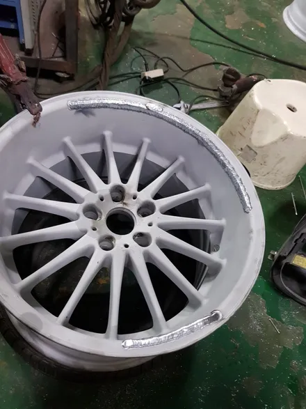 원조[부산휠수리][부산휠복원]BMW 사외품 대략난감 사고건휠수리/휠복원! / 부산 기장군