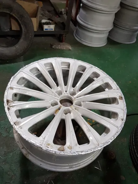 원조[부산휠복원][부산휠수리] [부산휠도색][부산중고휠] BMW F시리즈750 단조포밍휠 주차상처 휠수리/휠복원 다야컷팅재생! / 부산 기장군