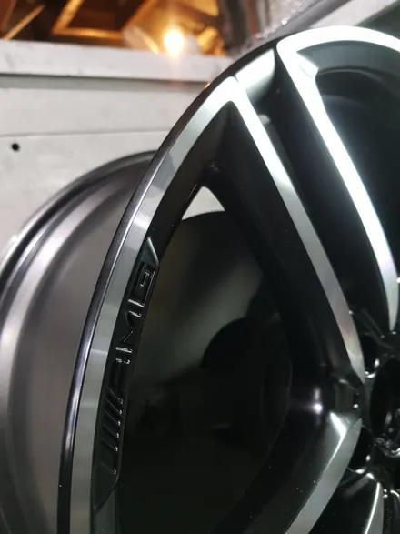 원조[부산휠복원][부산휠수리] 벤츠E63amg 20인치 주차상처 휠수리 휠복원 다야컷팅재생! / 부산 기장군