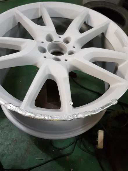 원조[부산휠복원][부산휠수리] 벤츠E43Amg 20인치 주차상처 휠수리 휠복원 다야컷팅 재생하기! / 부산 기장군