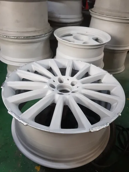 원조[부산휠복원][부산휠수리]벤츠 C200Amg 19인치 주차상처 휠수리 휠복원 다야컷팅 재생하기! / 부산 기장군