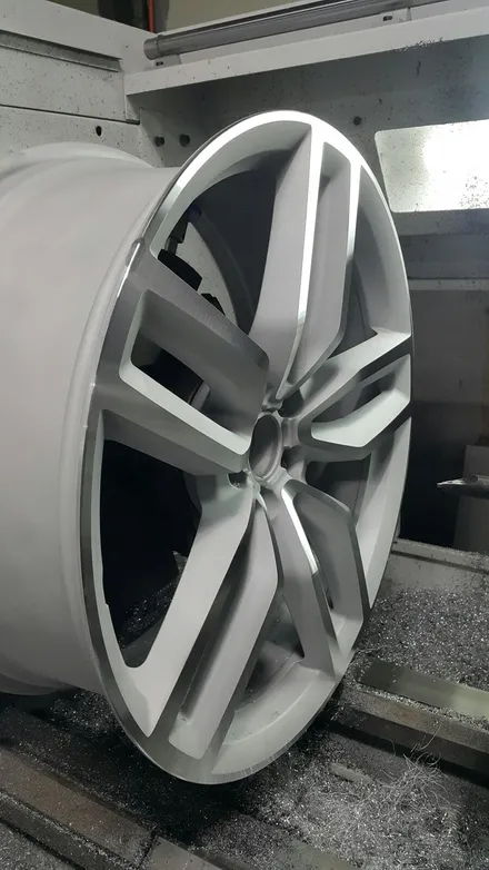 원조[부산휠복원][부산휠수리]아우디 SQ5 21인치 주차상처 용접가공 도장 다야컷팅 작업 / 부산 기장군