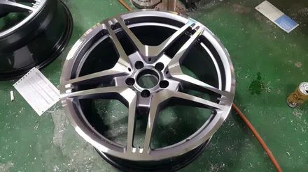 [부산휠복원][부산휠수리][부산중고휠] 벤츠 cls63 amg 휠수리 다야컷팅 건메탈 분체도장 / 부산 기장군