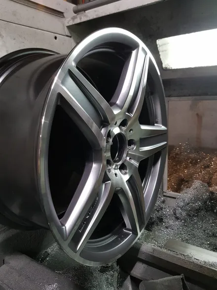 원조[부산휠복원][부산휠수리][부산중고휠] 벤츠E63AMG 18인치 주차상처 휠수리-휠복원-다야컷팅 재생! / 부산 기장군
