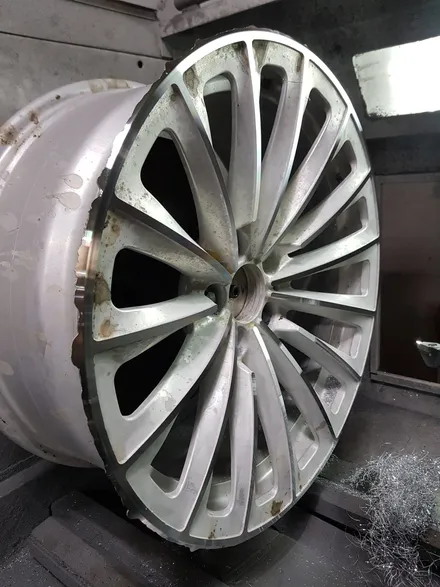 원조[부산휠복원][부산휠수리] [부산휠도색][부산중고휠] BMW F시리즈750 단조포밍휠 주차상처 휠수리/휠복원 다야컷팅재생! / 부산 기장군