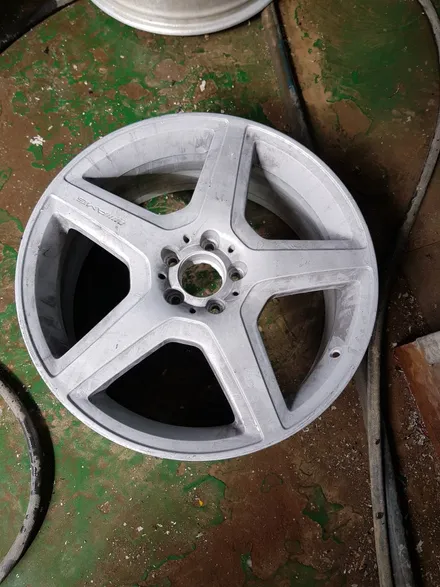 원조[부산휠복원][부산휠수리]벤츠S63amg 20인치 주차상처 휠수리/휠복원/휠도색 / 부산 기장군