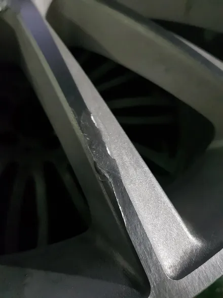 원조부산휠복원부산휠수리벤츠20인치S500Amg 마차휠 대략난감 사고휠 수리 / 부산 기장군