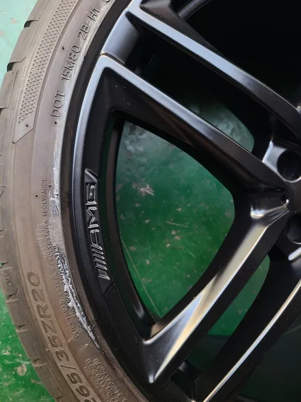 원조[부산휠복원] 벤츠 E63 AMG 20인치 단조휠 주차상처 휠수리 휠복원 휠도색 작업! / 부산 기장군