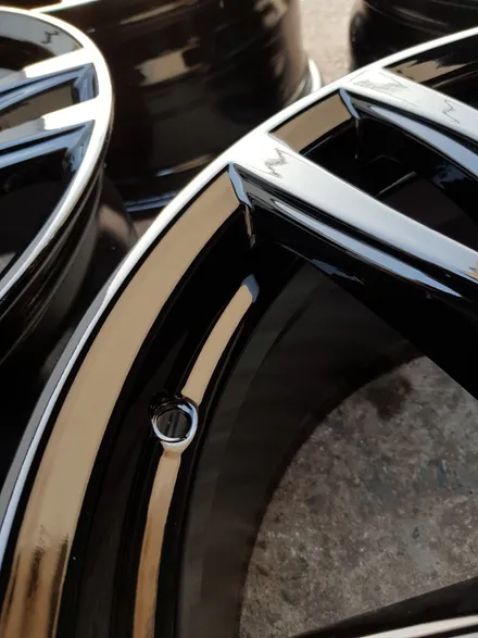 [원조][부산휠수리][부산휠복원][부산중고휠][부산휠도색]BMW G시리즈647M 주차상처 휠수리 휠복원후 블랙유광 분체도장 / 부산 기장군