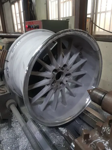 원조[부산휠수리][부산휠복원]BMW 사외품 대략난감 사고건휠수리/휠복원! / 부산 기장군