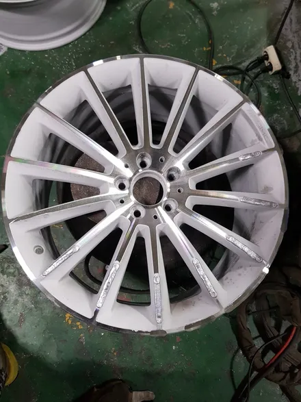 원조[부산휠복원][부산휠수리] [휠수리창업교육][휠복원창업]벤츠E400Amg20인치 마차휠 휠수리휠복원 다야컷팅 재생하기! / 부산 기장군