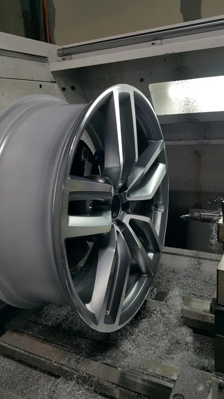 원조[부산휠복원][부산휠수리]아우디 SQ5 21인치 주차상처 용접가공 도장 다야컷팅 작업 / 부산 기장군