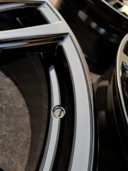[원조][부산휠수리][부산휠복원][부산중고휠][부산휠도색]BMW G시리즈647M 주차상처 휠수리 휠복원후 블랙유광 분체도장 / 부산 기장군