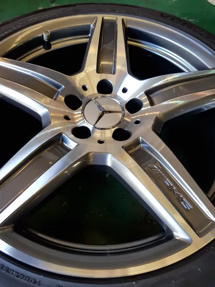 원조[부산휠복원][부산휠수리][부산중고휠] 벤츠E63AMG 18인치 주차상처 휠수리-휠복원-다야컷팅 재생! / 부산 기장군