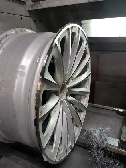 원조[부산휠복원][부산휠수리] [부산휠도색][부산중고휠] BMW F시리즈750 단조포밍휠 주차상처 휠수리/휠복원 다야컷팅재생! / 부산 기장군