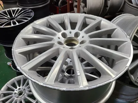 원조[부산휠복원]벤츠 C200AMG 19인치 순정휠 주차상처 휠수리 휠복원 휠도색 작업! / 부산 기장군