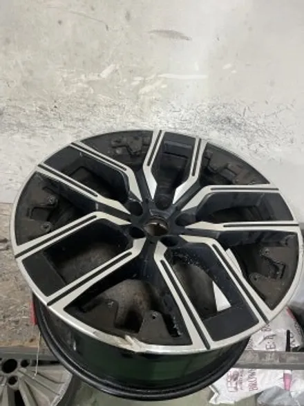 BMW I7(G70) 다이아커팅 천안 휠복원