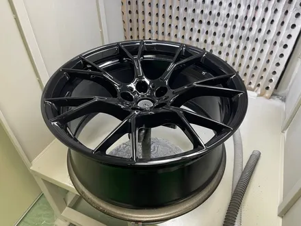 천안아산)  BMW F90 M5 컴페티션 휠복원 및 도색 작업기.