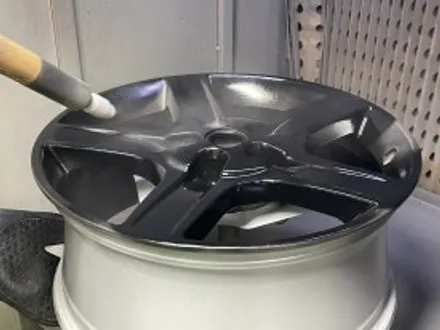천안 랜드로버 디펜더L663 /110 글로스블랙 휠 분체도색 맛집찾기.