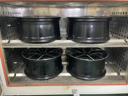 천안 랜드로버 디펜더L663 /110 글로스블랙 휠 분체도색 맛집찾기.