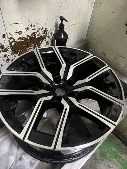 BMW I7(G70) 다이아커팅 천안 휠복원