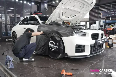 광교 랩핑 전문업체 제이와이드 - BMW G87 M2 프론트 휀다 무광 카본 랩핑 시공 후기 / 경기 수원 영통